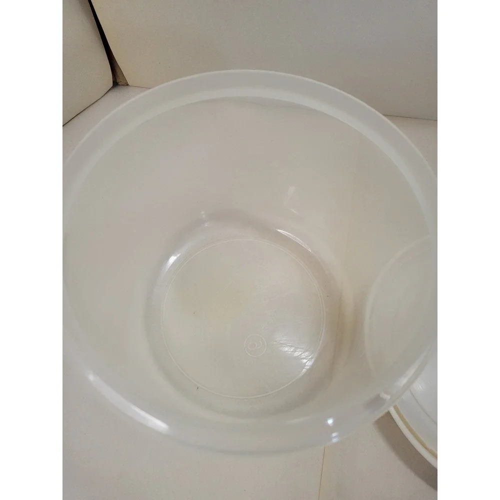 Vintage Rubbermaid Servin Saver 10 Cup 2.4L Round Container Almond Lid #9